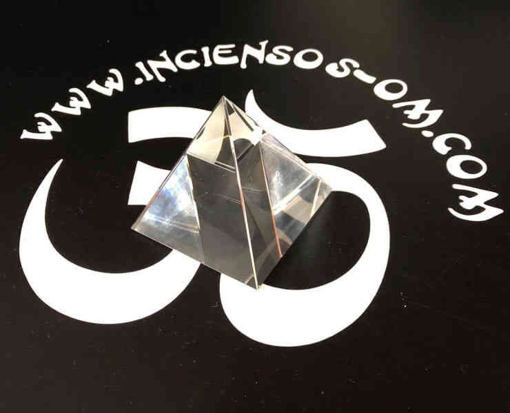Pirámide de Cristal base 5.5 cm Aprox